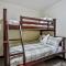SCENIC 1 Bedroom plus Den, PET FRIENDLY managed by Little Sister Getaways