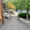 SCENIC 1 Bedroom plus Den, PET FRIENDLY managed by Little Sister Getaways