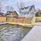 New! The Docks @ Waterside - Lake Front Hot Tub! - Акрон