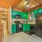 4 Mi to Tubing Cozy Bushkill Cabin with Deck! - Bushkill