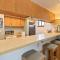 Mountainside Alpineview Condo: Nice Year-Round Location