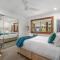 Broadbeach Bungalow - Heated Pool - Sleeps 7