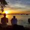 DON DET Souksan Sunset Guesthouse and The Xisland Riverview Studio