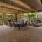 Freshly revovated Dog Friendly House walking distance to Waterfront!