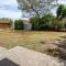 Freshly revovated Dog Friendly House walking distance to Waterfront!
