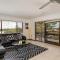 Bribie Escape, Top Floor Unit with Waterviews