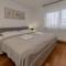 Four Seasons Apartment - FREE PARKING