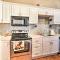 Stylish Vicksburg Apt with Porch - 2 Mi to Casino!