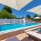 Villa Paradiso: Near beach, superb pool and garden - Astrakeri