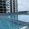 Desaru Utama Apartment with Swimming Pool View, Karaoke, FREE WIFI, Netflix, near to Car Park - Desaru