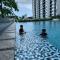 Desaru Utama Apartment with Swimming Pool View, Karaoke, FREE WIFI, Netflix, near to Car Park - Desaru