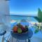 Beachfront & free daily breakfast & 600MB Wifi by Moikkarentals
