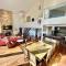 Modern 6 bedroom retreat, stunning lake views, close to village! - Lake Arrowhead