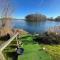 Lakeside Retreat 2 with hot tub, private fishing peg situated at Tattershall Lakes Country Park - 塔特舍尔