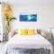 Remodeled 1BR Condo, Ocean Views with Free Parking! - Honolulu