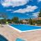House May for max 9 persons with pool and garden - Tinjan