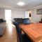 Wentworth Apartment with 2 bedrooms, Superfast Wi-Fi and private parking - Sittingbourne