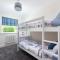 Coast View - 5 bedrooms with hot tub & sea views