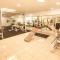 304 Main Level Condo, New Flooring, Mountain Views, Close to Pools, and More - Washington