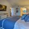 Cozy-Chic Condo Walk to Beach and Park!