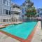 Cozy-Chic Condo Walk to Beach and Park!
