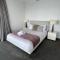 4 Bedroom Huge Sub Penthouse Oracle Level 31 Magnif VIEWS 260m2 Family Skyhome Sleeps 8 Adults and 2 Children, Sofa Bed Portacot, High Chair Central to Everything Resort Skyhome 5 STAR Luxury