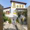 Golden Seaside House number 1 - Eantio
