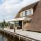 Beautiful villa with sauna and unobstructed view, on a holiday park in Friesland - Delfstrahuizen