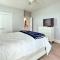 Gorgeous Emerald Isle Getaway Walk to Beach! - جزيرة الزمرد