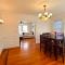 Near Train Station Gorgeous 3-Bedroom Apartment with Patios - 波士顿