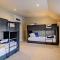 Wisteria View with hottub & cabin sleeps 20 - 奇彭纳姆