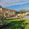 Wisteria View with hottub & cabin sleeps 20 - 奇彭纳姆