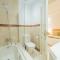 Cubo's Beach & Parking Jardines de Don Carlos - Marbella