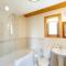 Copper Beech Lodge with Hot Tub