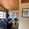 Copper Beech Lodge with Hot Tub