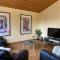 Copper Beech Lodge with Hot Tub