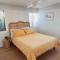 Stylish getaway, beach views, 2 mins from shops - Mooloolaba