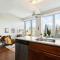 HostWise Stays -The Washington at Chatham - Gym - Free Garage Parking - City Views - More - Pittsburgh