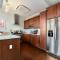 HostWise Stays -The Washington at Chatham - Gym - Free Garage Parking - City Views - More - Pittsburgh