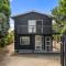 Bold Beauty - Paraparaumu Upstairs Holiday Unit