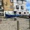 Robin Hood's Bay Coastguard's Cottage with a View - 罗宾胡兹贝