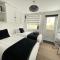 Lovely 1 Bed home near Hospital, with Parking & Garden WORK CONTRACTOR LEISURE, SAPPHIRE - Cherry Hinton