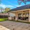 Luxury (Less than mile from AT&T Stadium/GlobeLife) GameRoom/Basketball Hoop