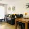 Ground floor 2 bed apartment La Duquesa with 5 pools and large terrace