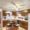 Pierre Vacation Rental - 9 Mi to Oahe Dam! - بيير