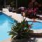 Studio dans villa de charme, piscine, proche plage