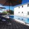 Villa in Podstrana with large outside swimming pool & hot tub for 14 people - 珀德垂那