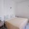 2 minute walk to Beach & Pool - Casual 2-Bed House home by Bluescape