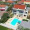 Family friendly apartments with a swimming pool Vrsi - Mulo, Zadar - 20732 - Vrsi
