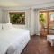 Heritage Classic Zimmer mit Kingsize-Bett, Blick auf den Innenhof und Balkon